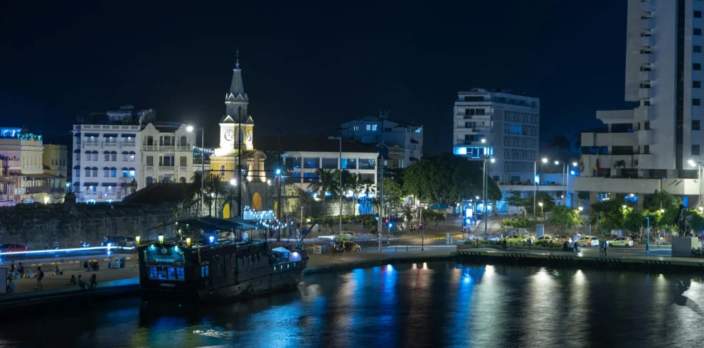 Cartagena Nocturna: Chiva Rumbera y Fiesta