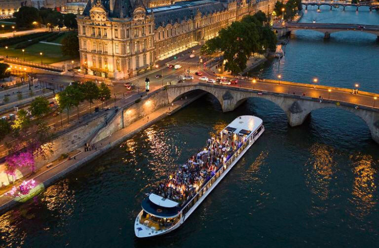 Dîner Panorámico Musical en París – Cena Crucero con Música en Vivo
